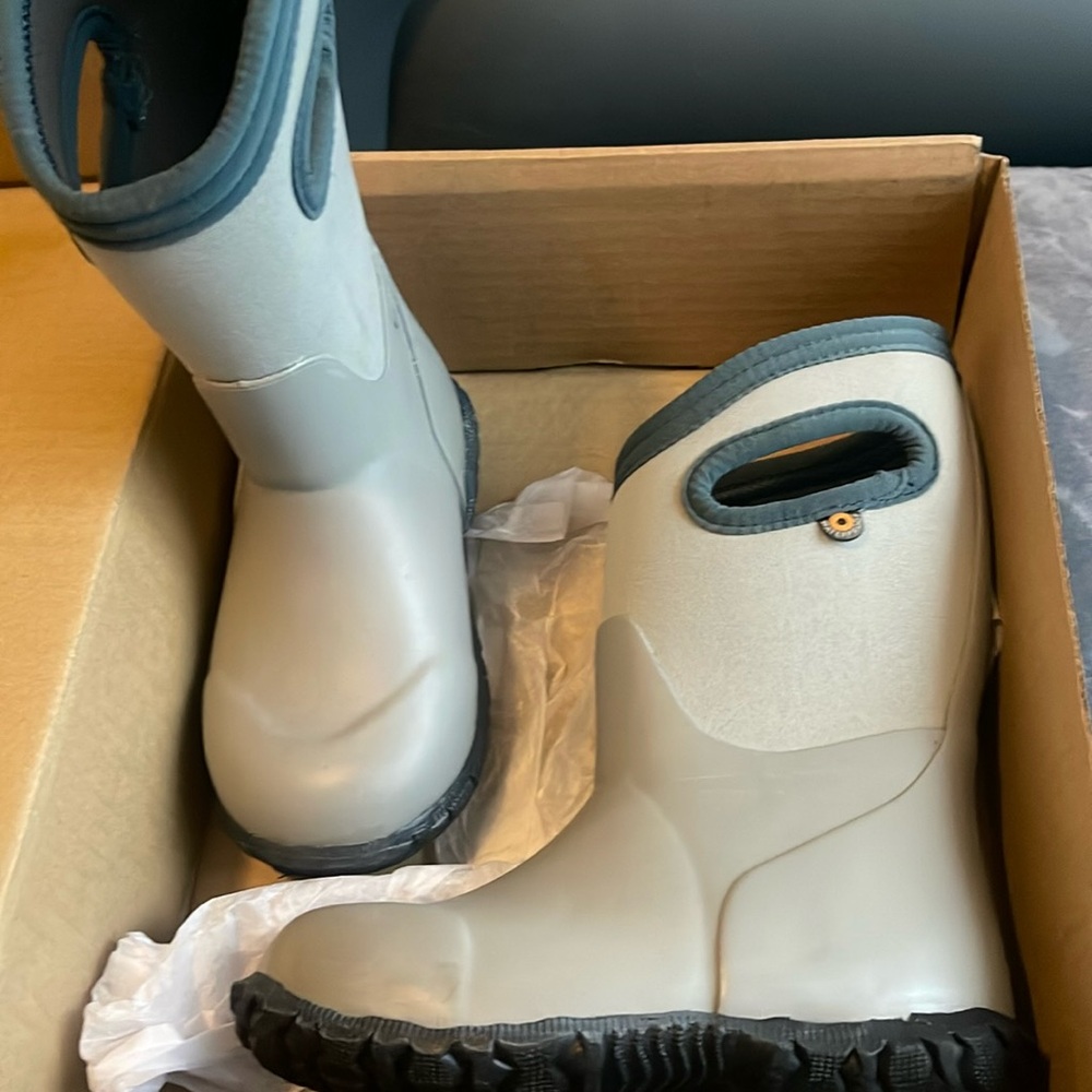 Snow boots